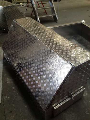 Vehicle-Utility-Tread-Plate-Box-Aluminium-Fabrication-Welding-Cutting-and-Folding-2_1-768x1024.jpg