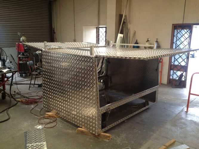 Vehicle-Utility-Tread-Plate-Box-Aluminium-Fabrication-Welding-Cutting-and-Folding-_1-1024x768.jpg