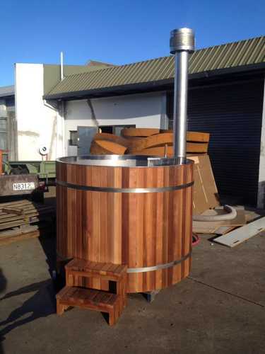 Spa-Bath-Hot-Tub-Stainless-Steel-Fabrication-Plate-and-Flange-Rolling-1_1-768x1024.jpg