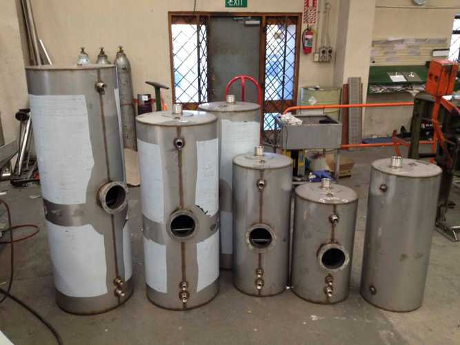 Stainless-Steel-Tank-Fabrication-Cutting-and-Folding-welding-Flange-and-Plate-Rolling-_1-1024x768.jpg