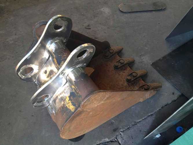 Digger-Bucket-Repair-Fabrication-Cutting-and-folding-Welding-Custom-_1-1024x768.jpg